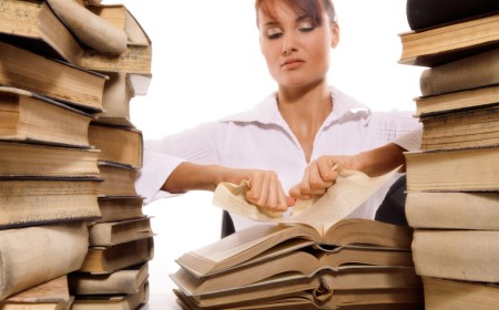 Hidden Airtag reveals Amazon is trashing rare books to train AI