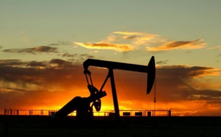 Oil slumps on Iran deal hopes, yen spikes after intervention