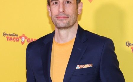 Jason Biggs Teases He's a "Foot Guy" in Cheeky Confession