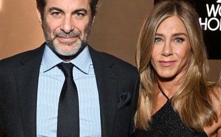 Jennifer Aniston, Boyfriend Jim Curtis Have Date With Friends Cast