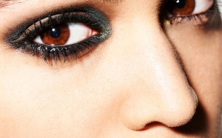 How a Celebrity Makeup Artist Makes Vampy Makeup Feel Fresh for 2026