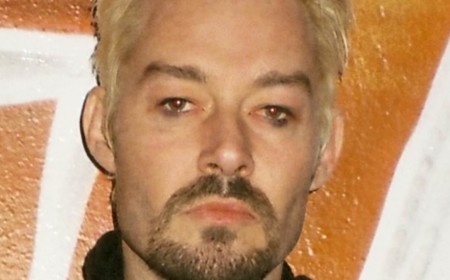 Silverchair frontman Daniel Johns quietly slashes $100,000 from $1.3 million asking price of Sydney apartment after it fails to sell