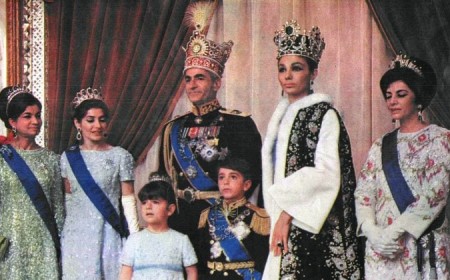 Images of Pahlavi family displayed in Tehran amid US-Israel ceasefire