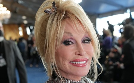 Furious Dolly Parton fans tear into Mississippi mayor after he opposes lowering flag for the late music icon: 'I'd lower it for Dolly before any politician!'