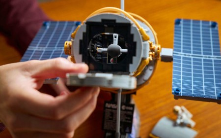 Lego deploys Hubble Space Telescope as detailed desktop model