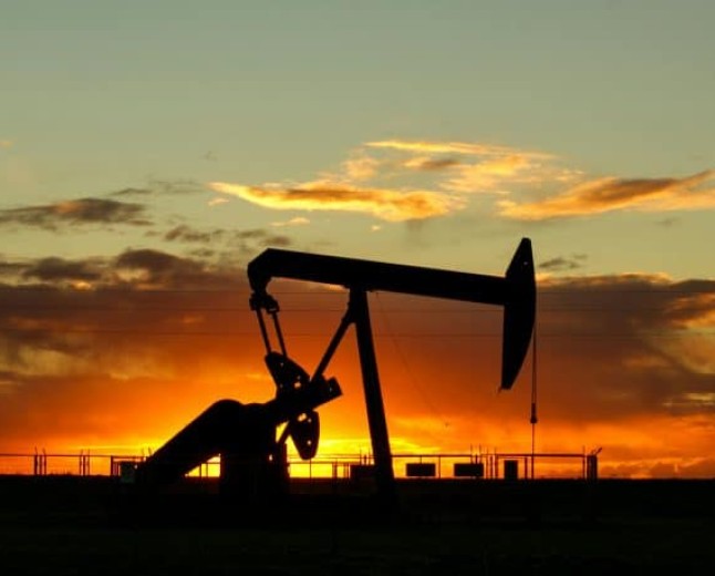 Oil prices climb, stocks dip amid Iran conflict stalemate