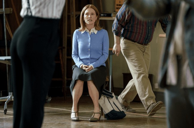 ‘The Debut’ Review: Julianne Moore Shines in Jesse Eisenberg’s Story of Midlife Reinvention in Community Theater