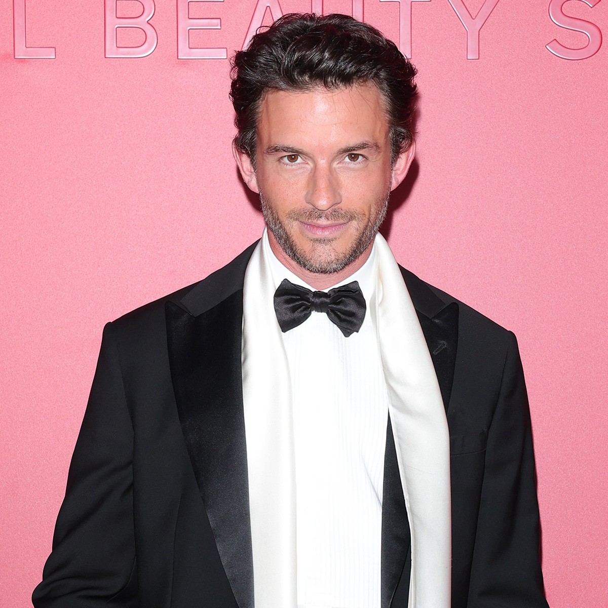 Jonathan Bailey Looks So Different With New Shaggy Bangs Hairstyle