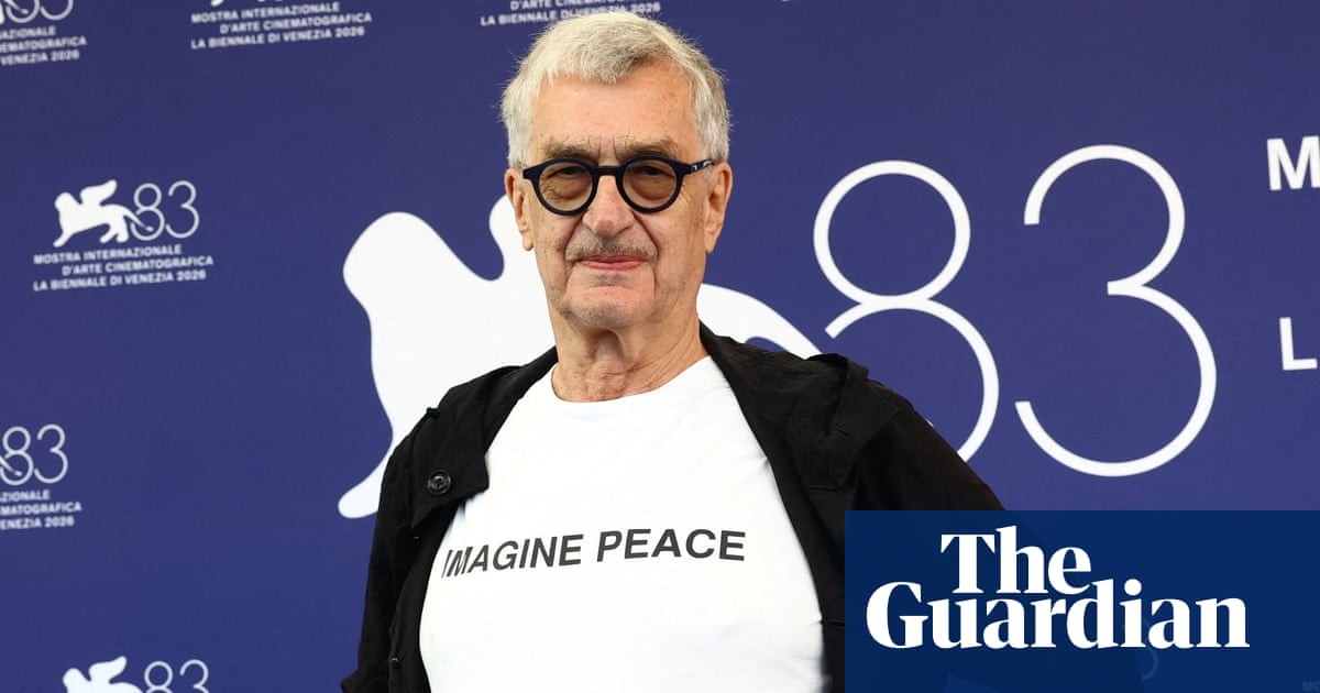 Wim Wenders clarifies that he does not believe film-makers should stay out of politics