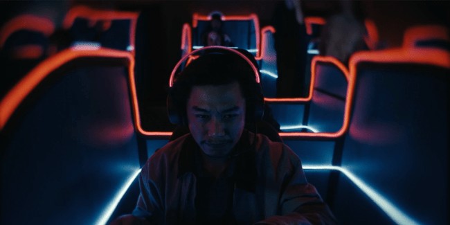 ‘The Remotes’ Review: John Torres’ Sci-Fi Noir is an Unshakable Film About a Sinister Navigation App