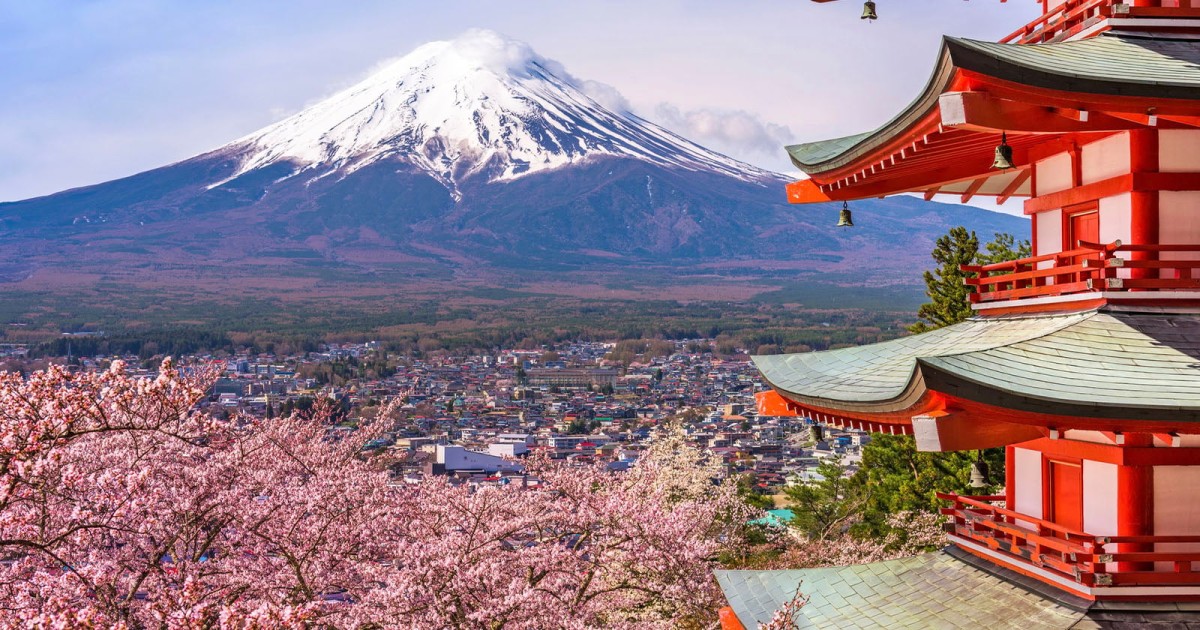 This Photographer Lives Atop Mount Fuji