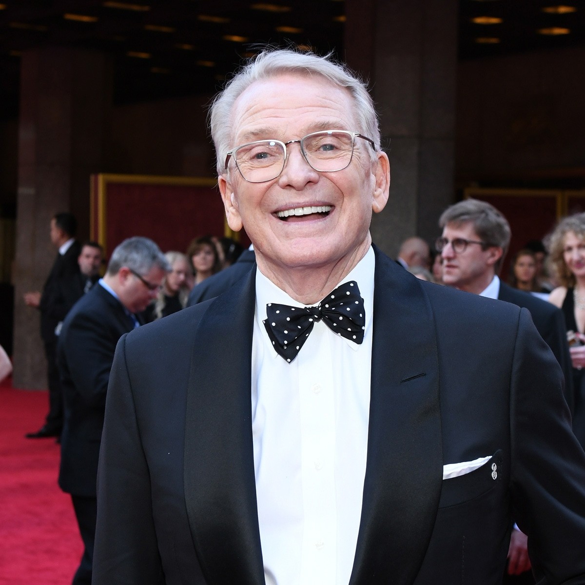 Bob Mackie, Legendary Designer, Dead at 87
