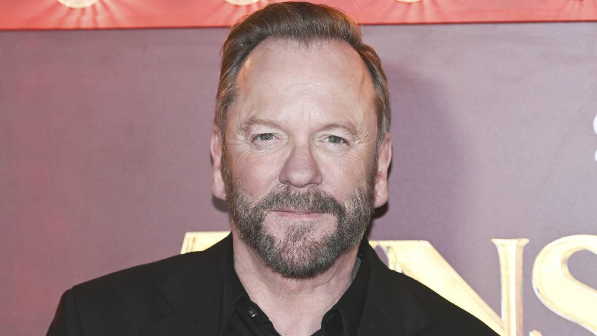 Kiefer Sutherland Is A Gun-Wielding Priest In New Crime Thriller Movie's First-Look Footage
