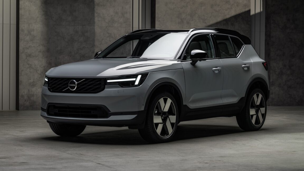 New corners, new lights for 2028 Volvo XC40