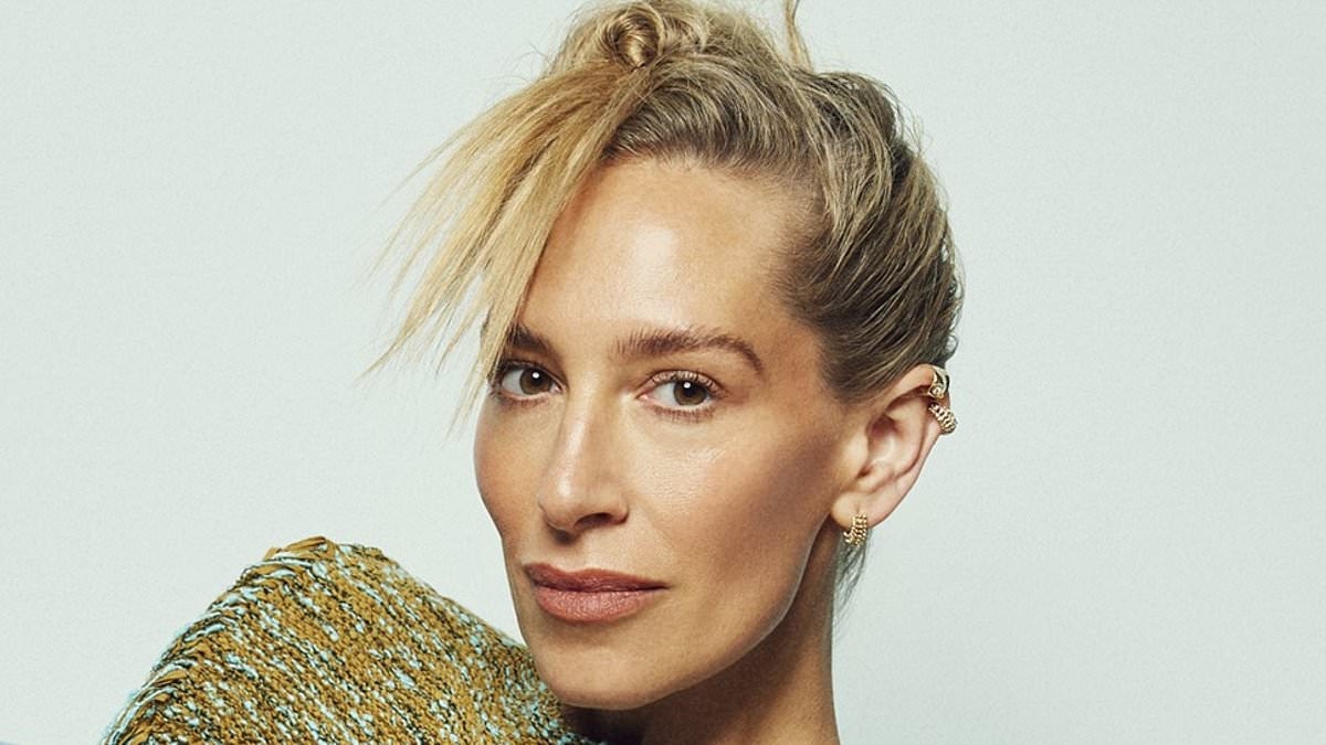 Ex-NRL WAG Phoebe Burgess admits she hasn't been on a date in SEVEN years - and says she doesn't even know how dating works anymore: 'Not even a flirting text!'