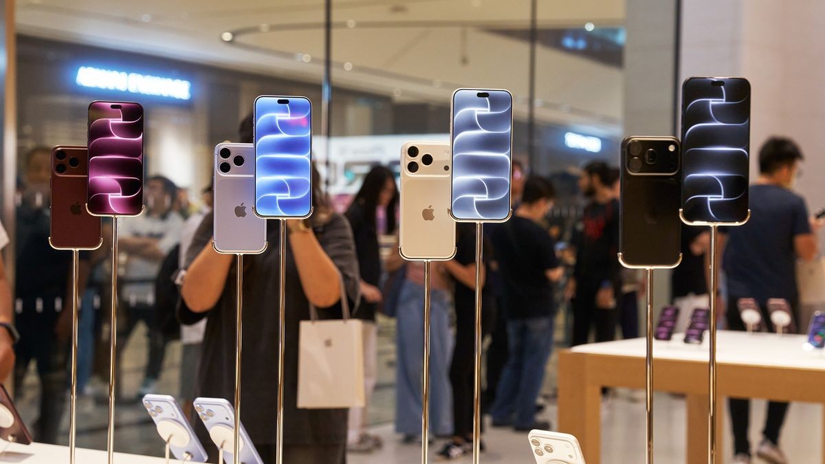 If you spot this new 'hello' sign hidden away in your local Apple Store, it's there because of the new iPhone 18 Pro