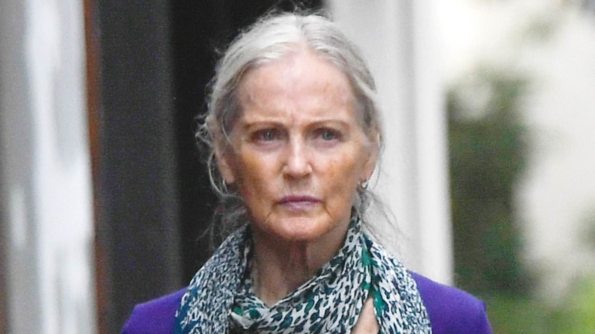 70s Vogue cover girl, 79, who played Robert De Niro's love interest in a Hollywood classic seen on rare outing... can you guess who?