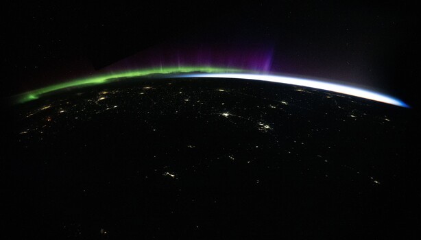 Astronaut Jessica Meir Photographed a Purple Aurora From 255 Miles Up With a Nikon Z9
