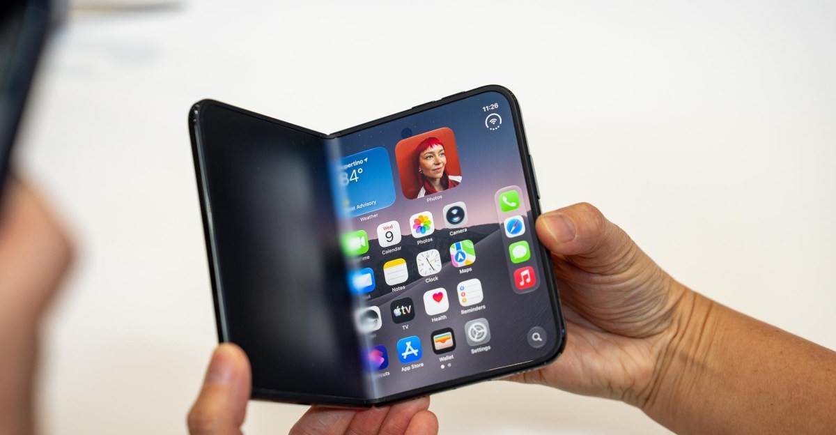 Hands-on with the foldable iPhone Duo