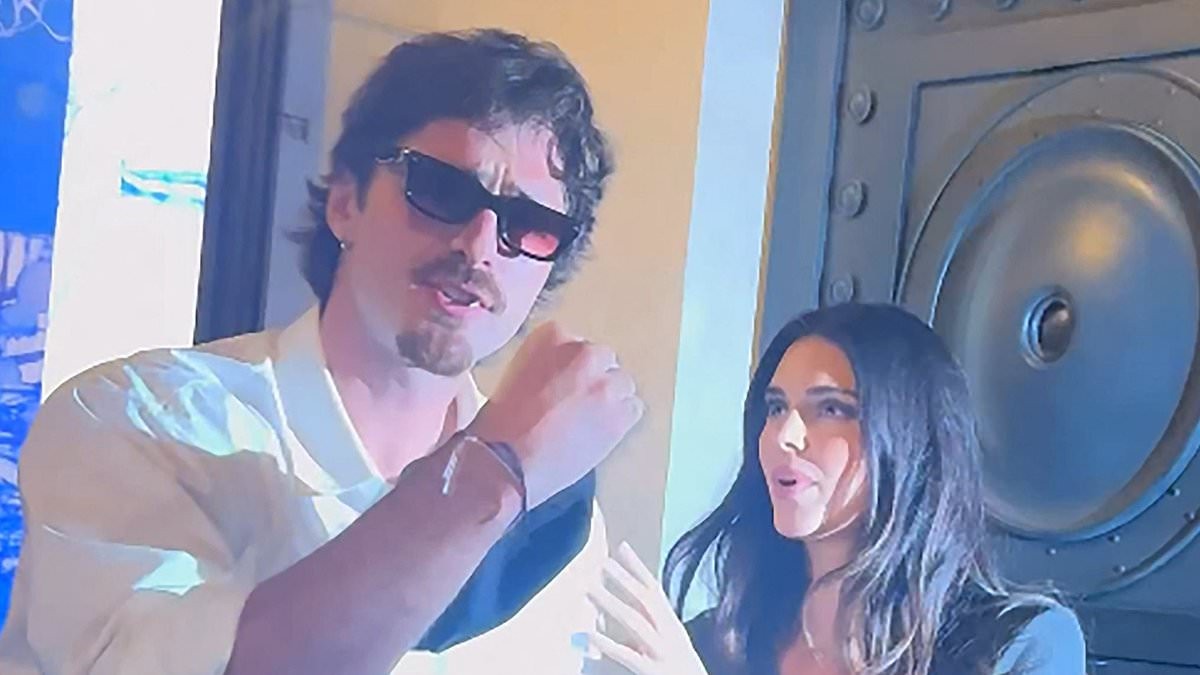 Moment Jacob Elordi snaps at paparazzi during Paris outing with Kendall Jenner - as she tries to calm him down