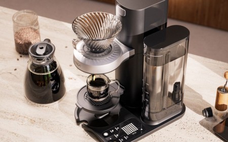 This new drip coffee maker mimics the movement of a skilled barista's hand, and uses AI to help you achieve a perfect brew every morning