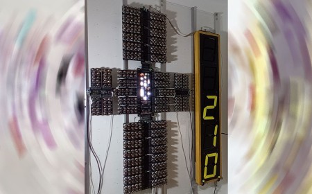 Self-taught tinkerer demos working room-sized Cold War-era supercomputer with vacuum tubes — takes 15 minutes to warm up and smells like burning dust, 8-bit design uses 460 recycled 1950s Soviet tubes