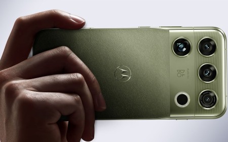 Motorola’s Stylish New Phone ‘Pushes the Boundaries’ of Mobile Photography