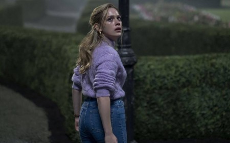 Netflix's Near-Perfect 9-Part Gothic Thriller Is So Good You'll Finish in One Weekend