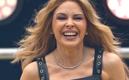 Kylie Minogue fans left disappointed by pop icon's 'bloody shocking' AFL Grand Final pre-game performance: 'Horrendously bad'