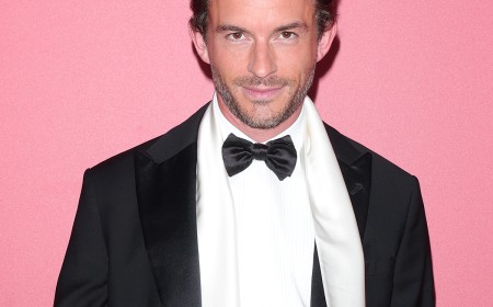 Jonathan Bailey Looks So Different With New Shaggy Bangs Hairstyle