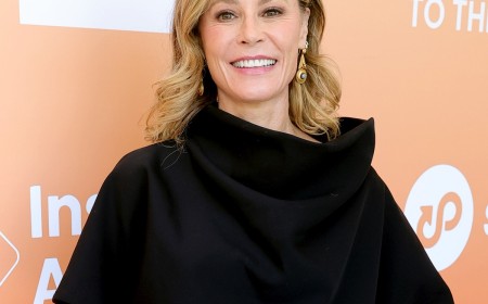 Julie Bowen Gives Rare Update on Dating Life, "Lovely" New Boyfriend