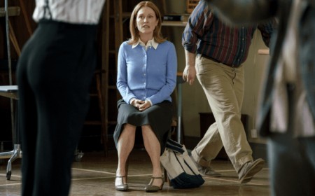 ‘The Debut’ Review: Julianne Moore Shines in Jesse Eisenberg’s Story of Midlife Reinvention in Community Theater