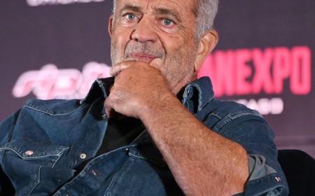 Mel Gibson Apologizes After Appearing to Mock ASL Interpreter