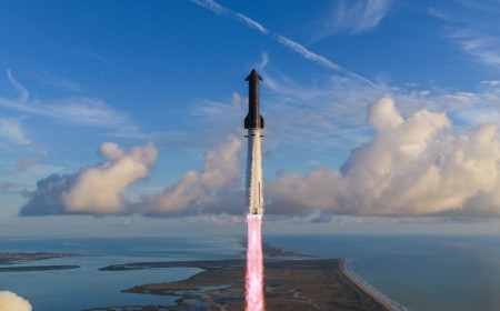 SpaceX's Starship goes orbital, deploying first next-gen Starlinks