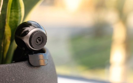 This $7 Smartphone Accessory Can Spot Hidden Cameras in Seconds