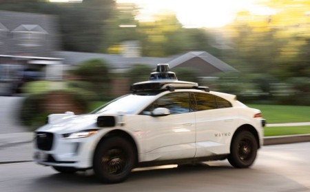 Waymo robotaxi calls cops on riders handling loaded AR-style ghost gun — Waymo alerted San Francisco police, then juvenile riders were stopped and arrested