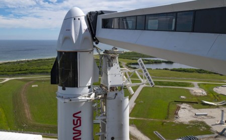 NASA has a Dragon dilemma, and there appear to be no good answers