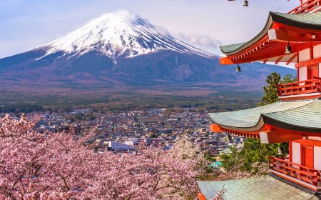 This Photographer Lives Atop Mount Fuji