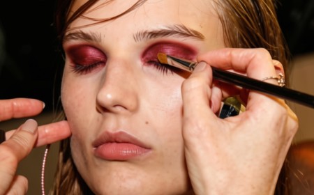 It's 2016 Again: Burgundy Eye Makeup is Trending