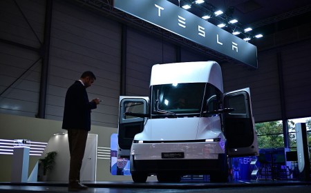 Tesla’s big electric truck faces an even bigger infrastructure challenge