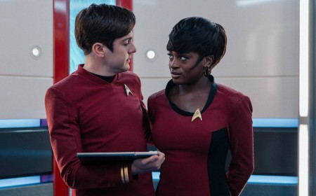 After 37 Years, Star Trek Confirms A Fan-Favorite Movie Romance (But There's A Catch)