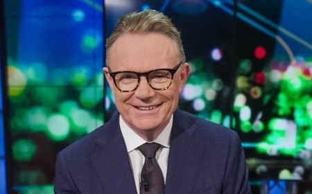 Veteran newsreader Hugh Riminton 'teary' as he announces exit from Channel Ten citing family reasons