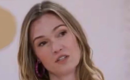 Julia Stiles calls out 'diva' Andy Cohen on DWTS after he labeled her 'not the greatest dancer'