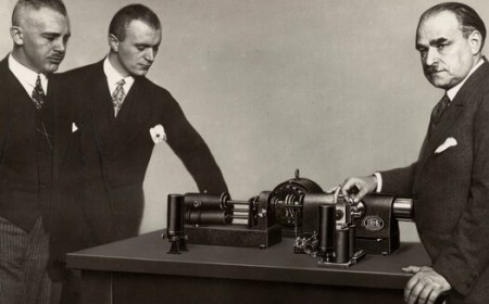 The First Photo Ever Transmitted by Wire, and the Machine That Sent It