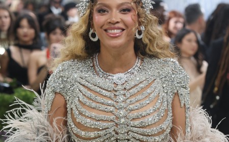 Beyoncé Selling Empty Beekeeper Crate With Buzzworthy $948 Price Tag