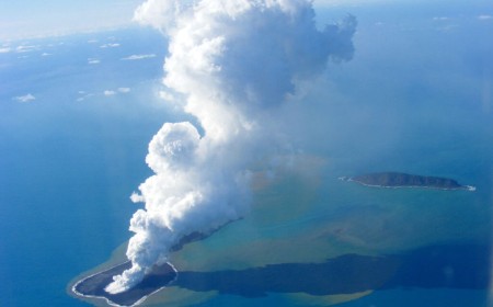 Small undersea volcanoes may unleash outsized tsunamis