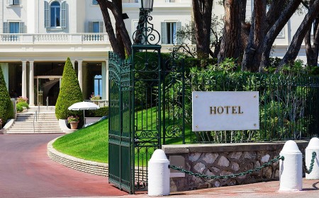 Luxury Hotel in South of France Bans Photography Because of Influencers