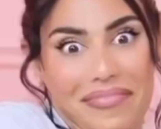 Love Island star Anna Vakili's influencer sister Mandi faces fierce backlash after saying she doesn't like seeing women breastfeed in public