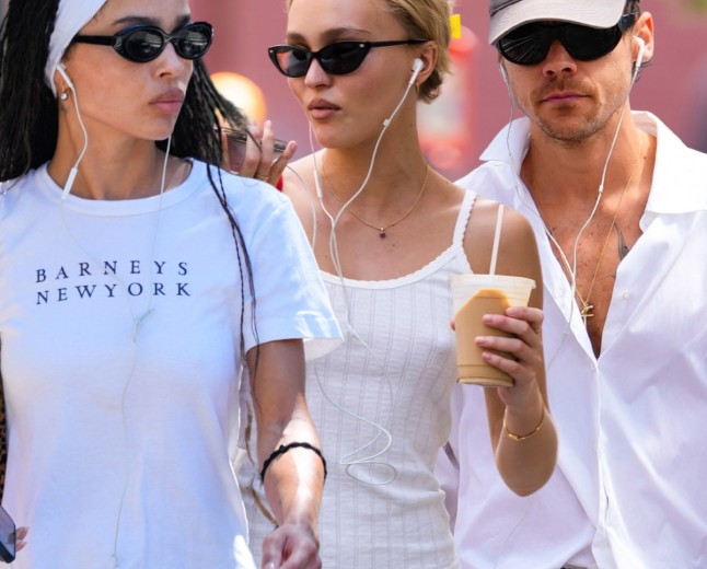 Stars Agree, Wired Headphones Are Officially Cool Again