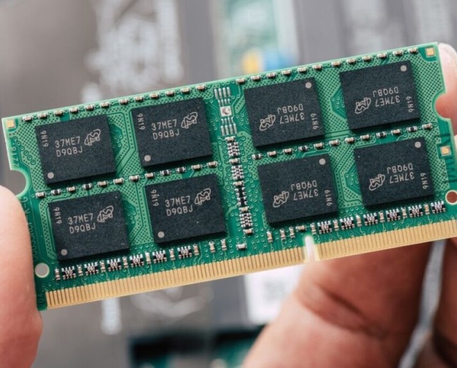Laptop-slinger Framework refunding customers who paid top dollar for RAM